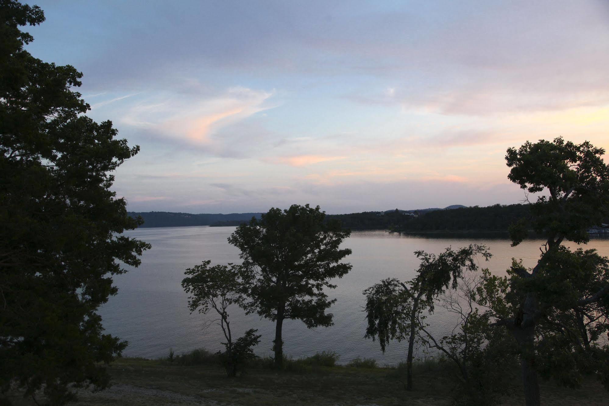 Table Rock Resorts At Kimberling Inn Kimberling City Exterior foto